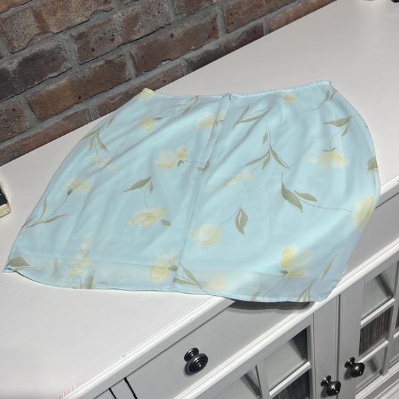 Express lightweight skirt - Picture 2 of 11